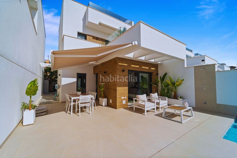 Foto 9b193498-60cf-4a01-b782-3b0e3e141b31. Casa aparellada amb aparcament piscina a Montesinos (Los)