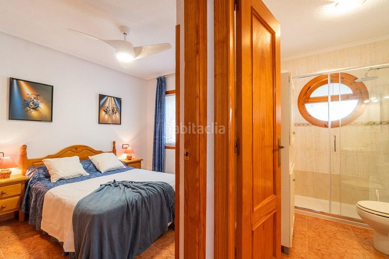 Foto 94f54935-acdc-4916-b421-b0b0d52b1492. Casa aparellada amb piscina a Playa Flamenca Orihuela