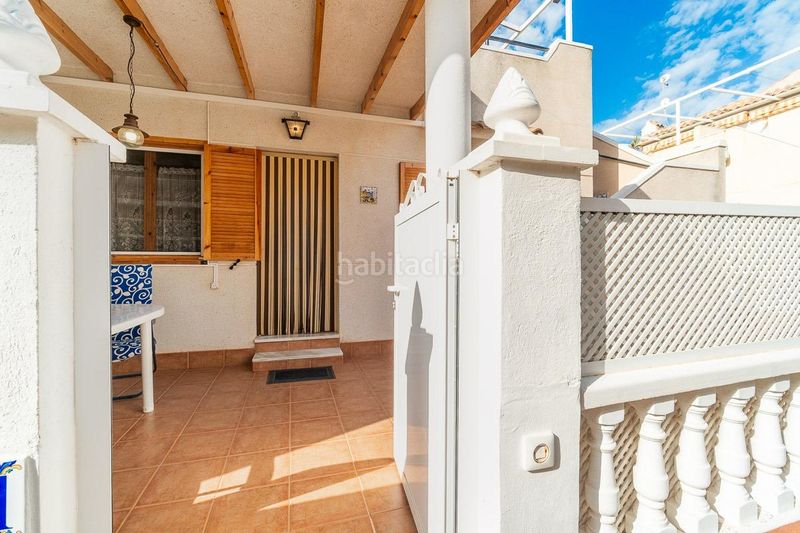 Foto c294bf57-d9ae-4571-8b0d-0084230f23f1. Casa aparellada amb piscina a Playa Flamenca Orihuela