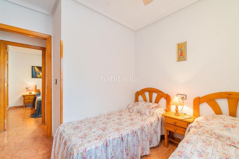 Foto c6f27e98-3c07-411d-af6a-404186381082. Casa aparellada amb piscina a Playa Flamenca Orihuela