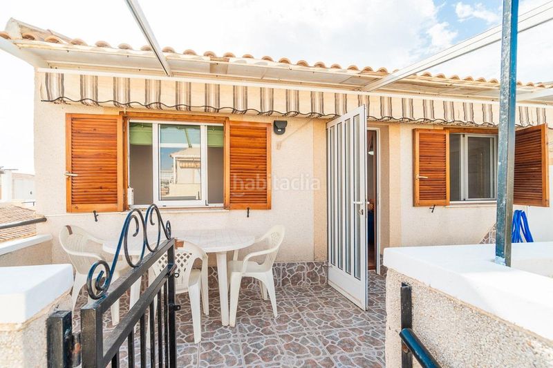 Foto c7e3250e-0b61-4bd8-988a-43e43cecdf8c. Casa aparellada amb piscina a Playa Flamenca Orihuela