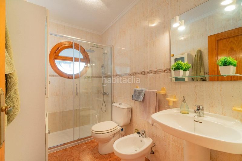 Foto c8628694-5f7e-4e02-bffe-4785596f22f6. Casa aparellada amb piscina a Playa Flamenca Orihuela