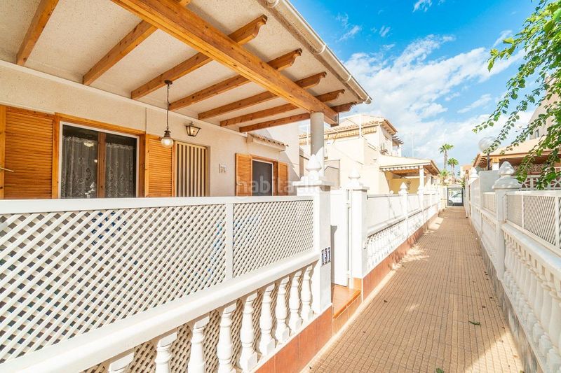 Foto de3a0d52-ab98-4ed9-9023-af51f1e642cf. Casa aparellada amb piscina a Playa Flamenca Orihuela