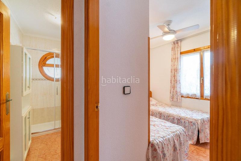 Foto fbc97beb-8b57-4253-92b8-f3f391704b5e. Casa aparellada amb piscina a Playa Flamenca Orihuela