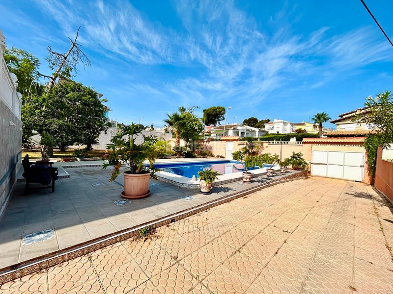 Foto 0bc9bbeb-bb5f-42e2-940b-ee13cab36588. Xalet amb aparcament piscina a Los Balcones-Los Altos Torrevieja