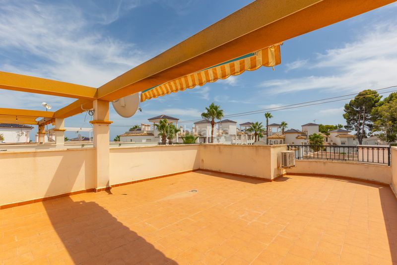 Foto 6c0488ef-2215-4d9b-9e52-20a16a59be2d. Attico con piscina in Villamartín-Las Filipinas Orihuela