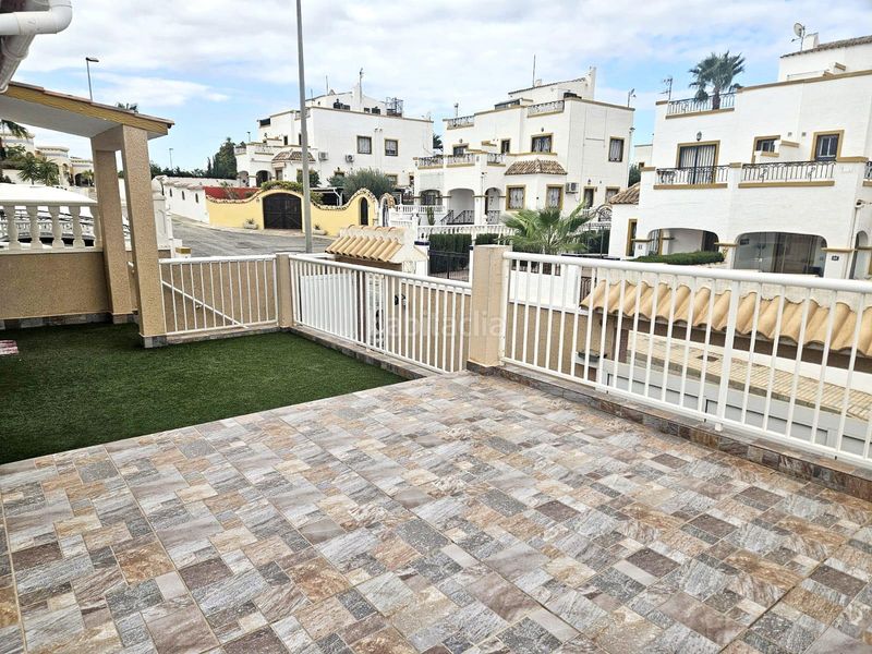 Foto b57b33d7-1acc-42fc-b3e6-7ef14d5c5a28. Casa aparellada amb aparcament piscina a La Florida Orihuela