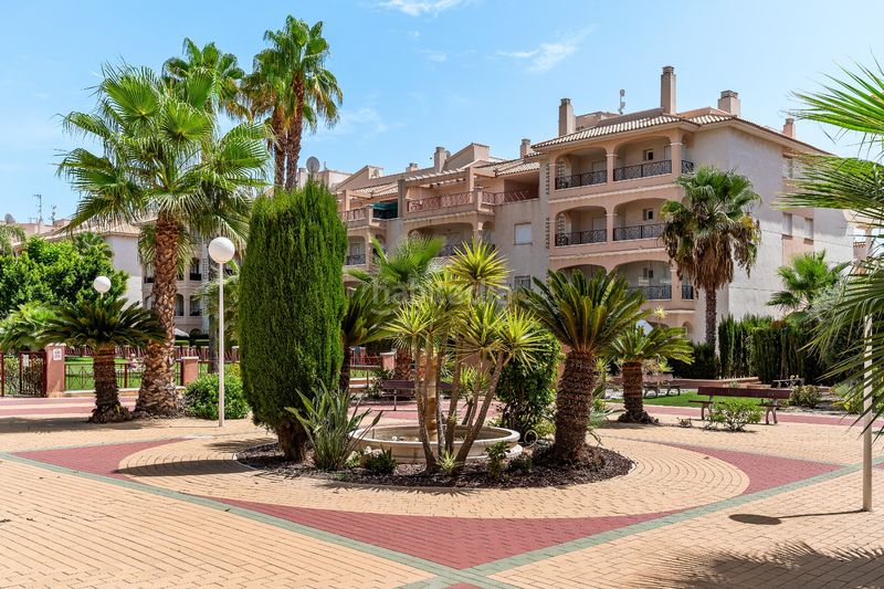 Foto 9d51d1aa-b14b-4b6d-b5be-6dbc1d04bd80. Apartament amb aparcament piscina a La Florida Orihuela