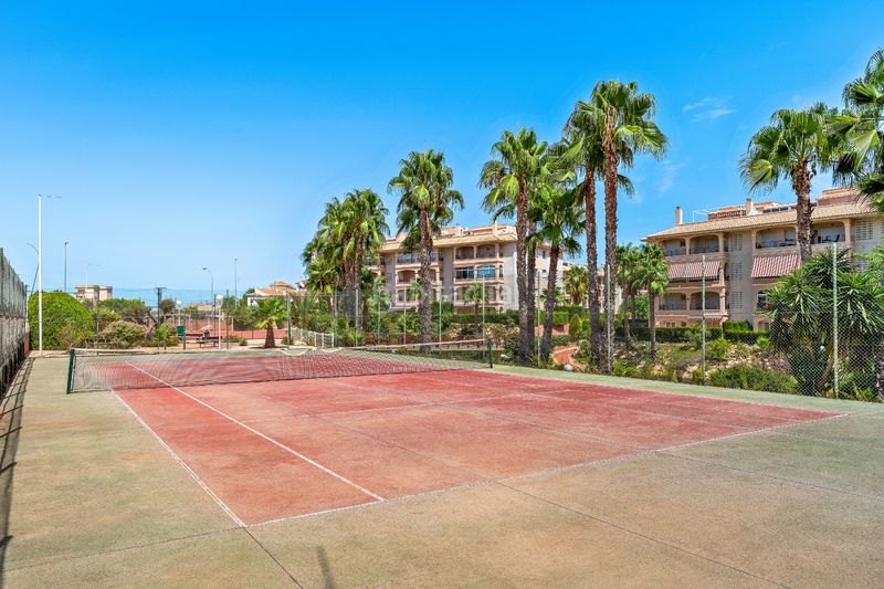 Foto c34c5370-9364-4084-a2cb-682e432de25e. Apartament amb aparcament piscina a La Florida Orihuela