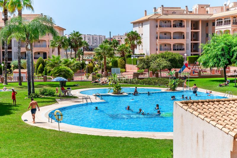 Foto c7a27c4b-c293-4fc0-848e-0db9b9452522. Apartament amb aparcament piscina a La Florida Orihuela