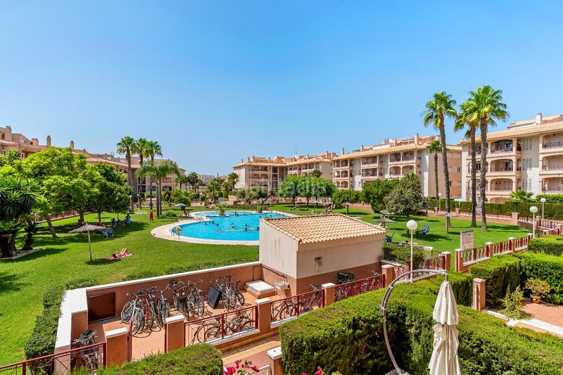 Foto ecfc2b4f-f00f-4e14-ae32-b6cd5fb911f1. Apartament amb aparcament piscina a La Florida Orihuela