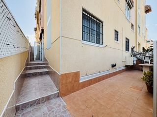Ground floor in Gaspar Perelló. Es una vivienda en planta baja haciendo esquina situada a tan so