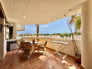 Apartment in Punta Prima. Bonito apartamento de 2 dormitorios en punta prima este amplio a
