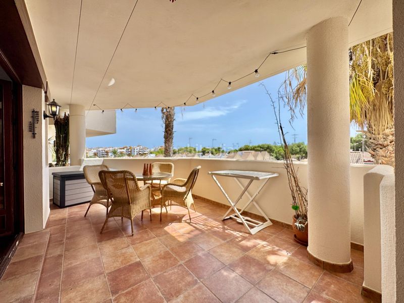 Foto b44e2a3b-f2ca-400c-8b88-8b577a6d226c. Apartament amb aparcament piscina a Punta Prima Torrevieja