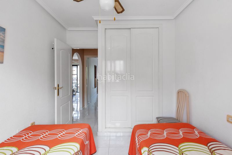 Foto eb25f344-a621-4c79-a6b6-2f7d5c3fb063. Apartament amb aparcament piscina a Punta Prima Torrevieja
