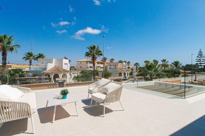 Foto 793290f0-8349-44d7-bb99-c356ffdeddfd. Xalet amb aparcament piscina a Lomas de Cabo Roig - Los Dolses Orihuela