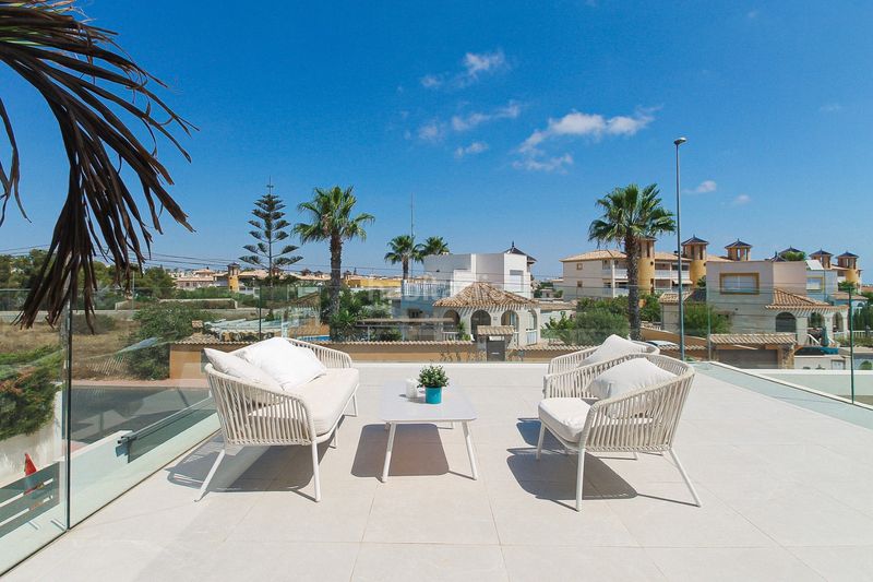 Foto fae33596-74f8-4178-9c7d-e214a9894203. Xalet amb aparcament piscina a Lomas de Cabo Roig - Los Dolses Orihuela