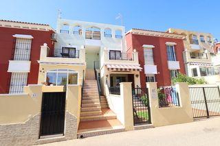 Àtic a Aguas Nuevas. Bungalow en planta alta con solaacuterium privado en aguas nueva