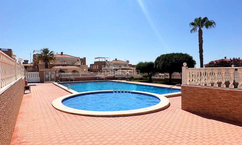 Foto bec604cb-8368-47f3-a574-d8a345657ac4. Ground floor with parking pool in Parque de las Naciones Torrevieja
