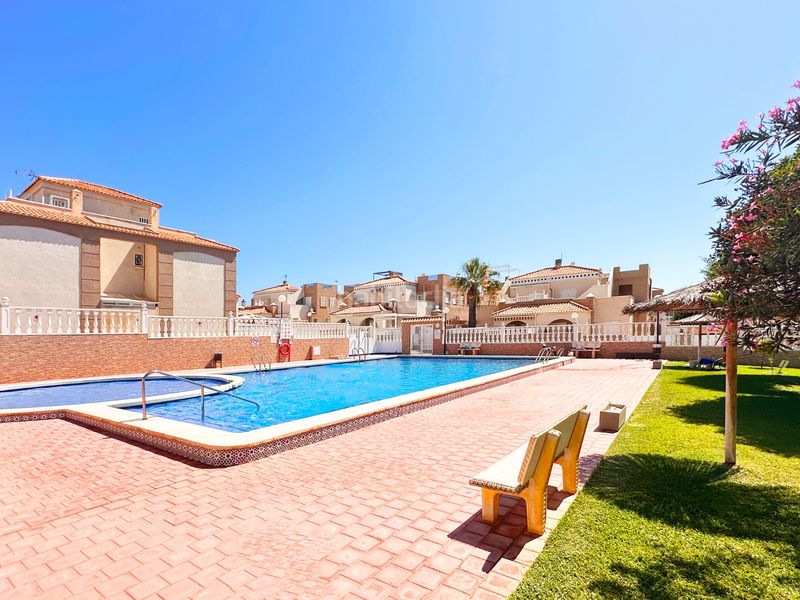 Foto efbfd45c-df74-492c-9e13-bc334730be91. Ground floor with parking pool in Parque de las Naciones Torrevieja