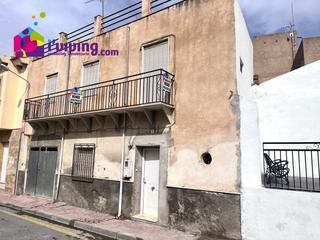 House en Albox. Casa en calle augusto barcia.la vivienda tiene dos plantas. en p