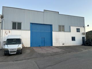 Industrial building in Albox. Amplia nave en venta de 611 m en polígono, ideal para tu negocio