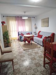 Rent Flat in Albox. Amplio piso reformado de 4 dormitorios y 2 baños en la loma. amu