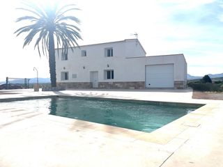 Alquiler Casa en Albox. Chalet con piscina nuevo para alquilar