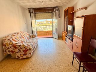 Appartement à Albox. Piso amplio de 3 dormitorios y 1 baño, ideal para vivir o invert
