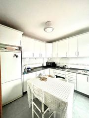 Flat in Albox. Luminoso piso de 4 habitaciones con gran patio privado