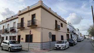 Casa a Palacios y Villafranca (Los). Vivienda en primera planta con cochera en la nana