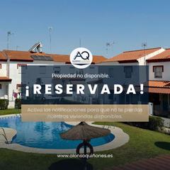 Casa a Cabezas de San Juan (Las). Vivienda adosasa en ciudad jardin
