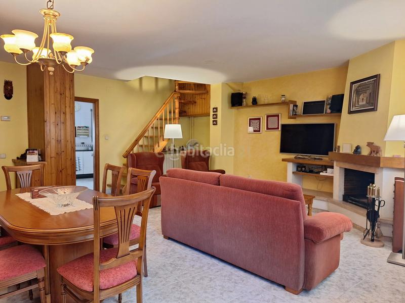 Foto 88338b76-e667-4410-967a-482a3425bdc8. Casa a plaça major a Sanaüja