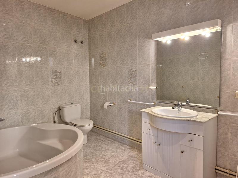 Foto ce570808-05cd-4bc4-8522-8818529d48de. Casa a plaça major a Sanaüja