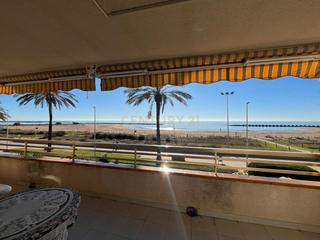 Apartamento en Pg marítim. Espectacular apartamento en primera línea de mar
