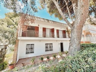 Haus  Carrer verge de montserrat, cubelles, spain. Luminoso chalet en cubelles cerca de la playa!