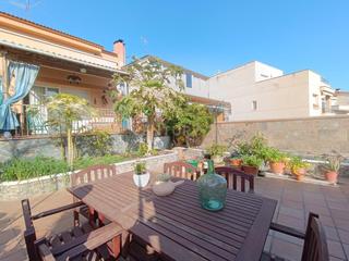 Casa a schiera  Segur de calafell, spain. Casa adosada en segur de calafell con terraza y vistas al mar.