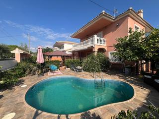 Maison  Cl arc de bara d' 8cubelles (barcelona). Casa apareada con piscina y jardín en zona tranquila de cubelles