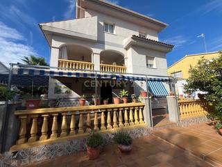 Maison  Avinguda marca hispànica, segur de calafell, spain. Chalet independiente a cuatro vientos en segur de dalt  calafell