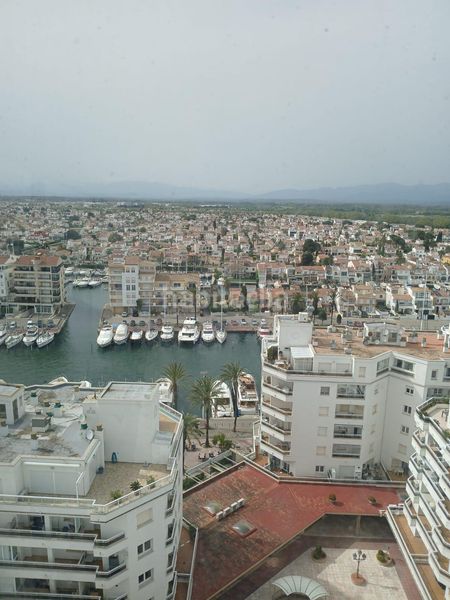 Foto 3f86bb0c-5f03-4e43-ba30-8b900a517a3e. Edifici a calle cavallo de mar a Salins - Cavall de Mar Empuriabrava