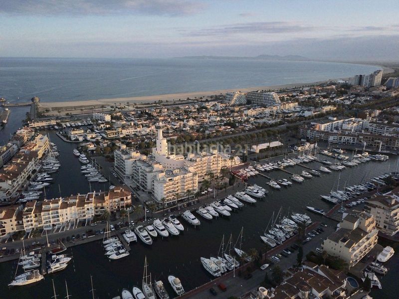 Foto 6fee7cfe-3ab3-4a5e-bafa-8e3ad439705d. Edifici a calle cavallo de mar a Salins - Cavall de Mar Empuriabrava