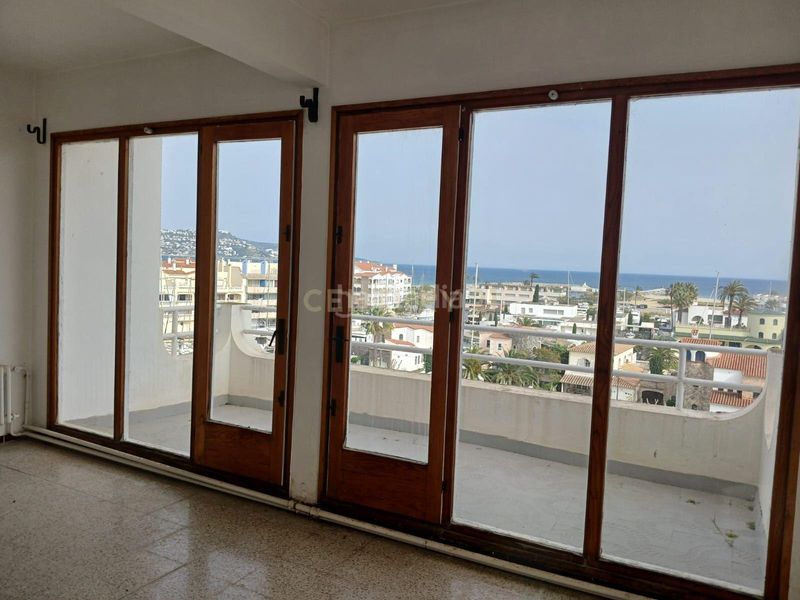 Foto ca66a3c8-45d8-4fcb-ac6e-7e77477e0b8a. Edifici a calle cavallo de mar a Salins - Cavall de Mar Empuriabrava