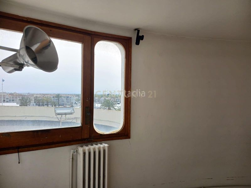 Foto d0a660bb-06fa-4337-a17a-f6e99e9e303d. Edifici a calle cavallo de mar a Salins - Cavall de Mar Empuriabrava