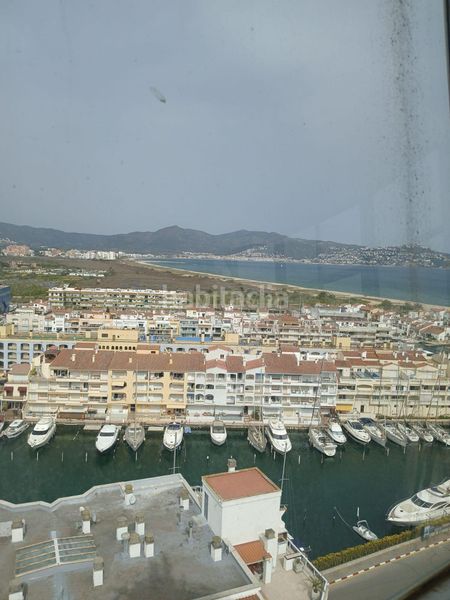Foto f3f3b590-c1eb-43c8-a474-19cc06c0030f. Edifici a calle cavallo de mar a Salins - Cavall de Mar Empuriabrava