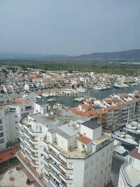 Foto f67e23fb-4df8-4a5c-bc48-866f54f2396f. Edifici a calle cavallo de mar a Salins - Cavall de Mar Empuriabrava