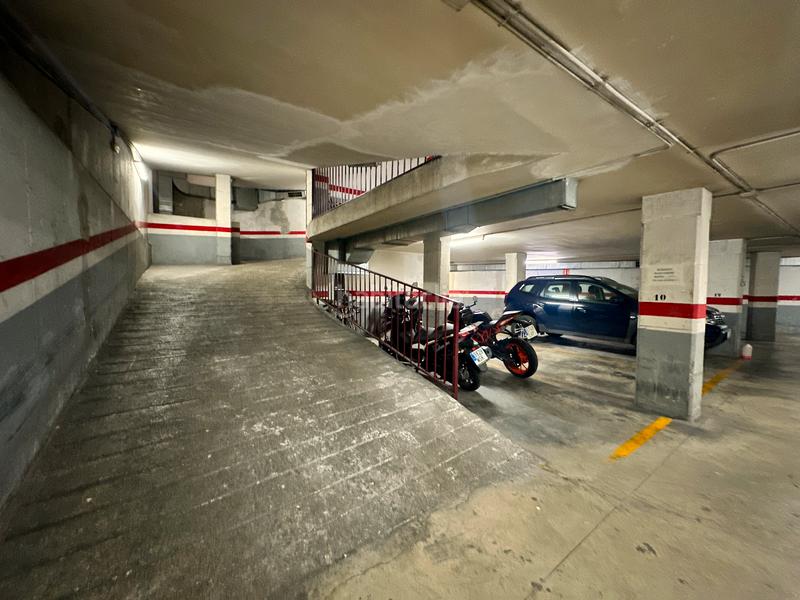 Foto e1b7c373-d3e1-4a65-8a90-23bb97176ce1. Parking coche plaza de parking en Castell-Poble Vell Castelldefels