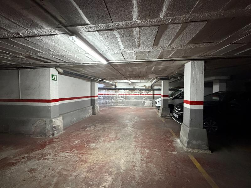 Foto 65e275c1-2c5e-43e0-ad0b-6003c232e7e5. Aparcament cotxe a avinguda de la constitució 88 a Castelldefels