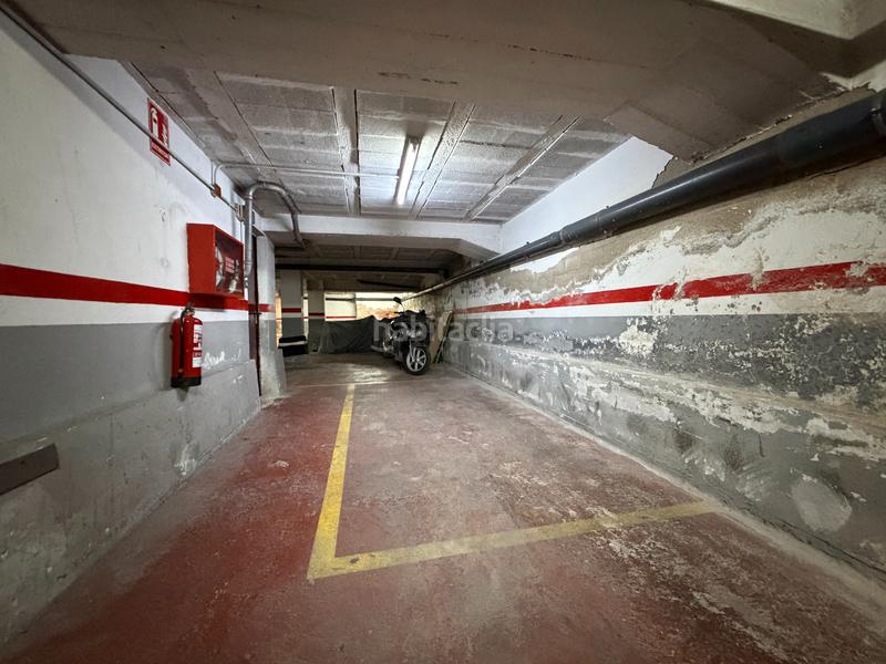 Foto 6c50fe3a-0dbf-40ec-aeee-f6f0315a7aa7. Aparcament cotxe a avinguda de la constitució 88 a Castelldefels