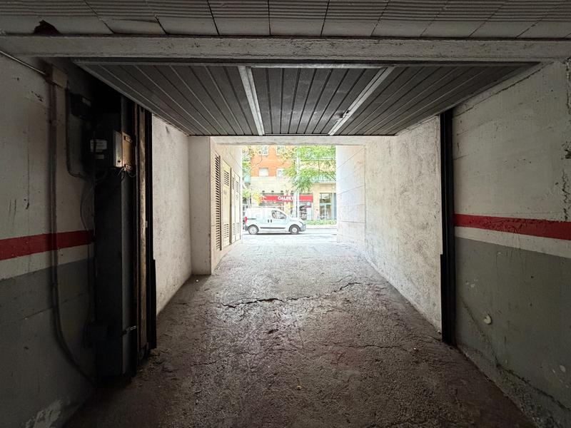 Foto 98e91135-e2f5-4a75-ba28-2473dc61ef87. Aparcament cotxe a avinguda de la constitució 88 a Castelldefels