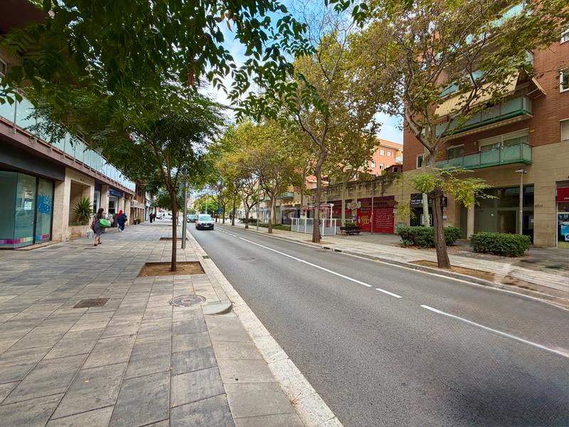 Foto e8795ca4-bc6f-4b71-8815-b681c7b1cfeb. Aparcament cotxe a avinguda de la constitució 88 a Castelldefels